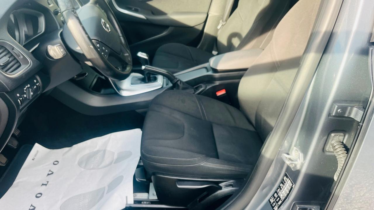 Volvo V40 D2