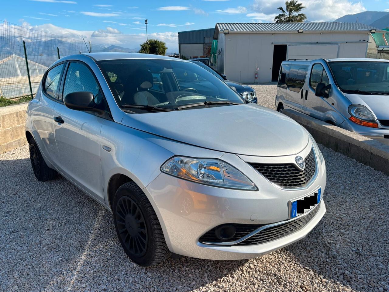 Lancia Ypsilon 1.2 69 CV 5 porte S&S Platinum