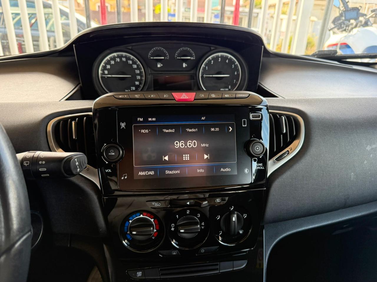 Lancia Ypsilon 1.0 FireFly 5 porte S&S Hybrid Ecochic Gold