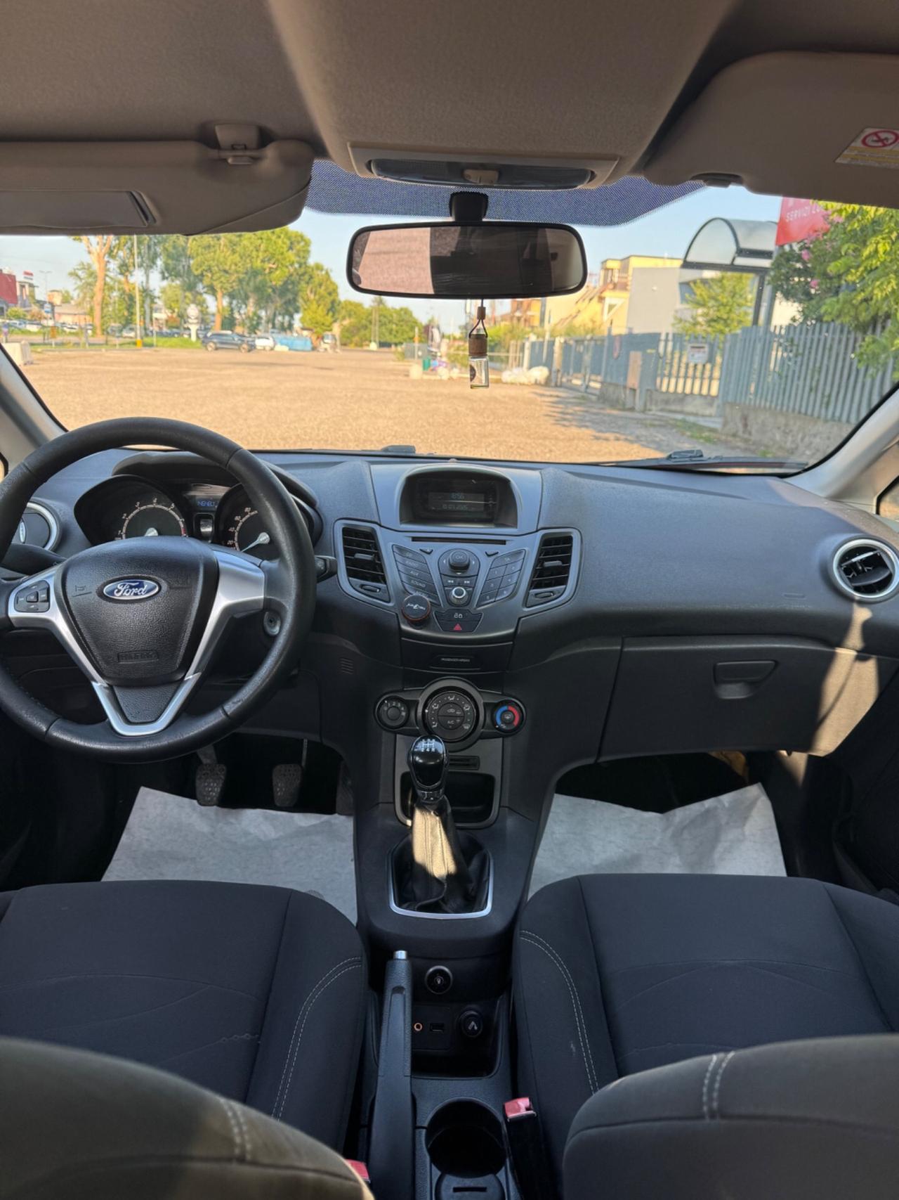 Ford fiesta 1.4 benzina. Gpl