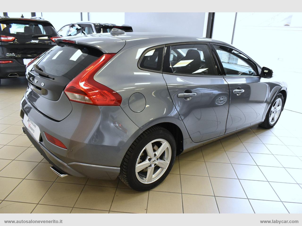 VOLVO V40 D2 Momentum