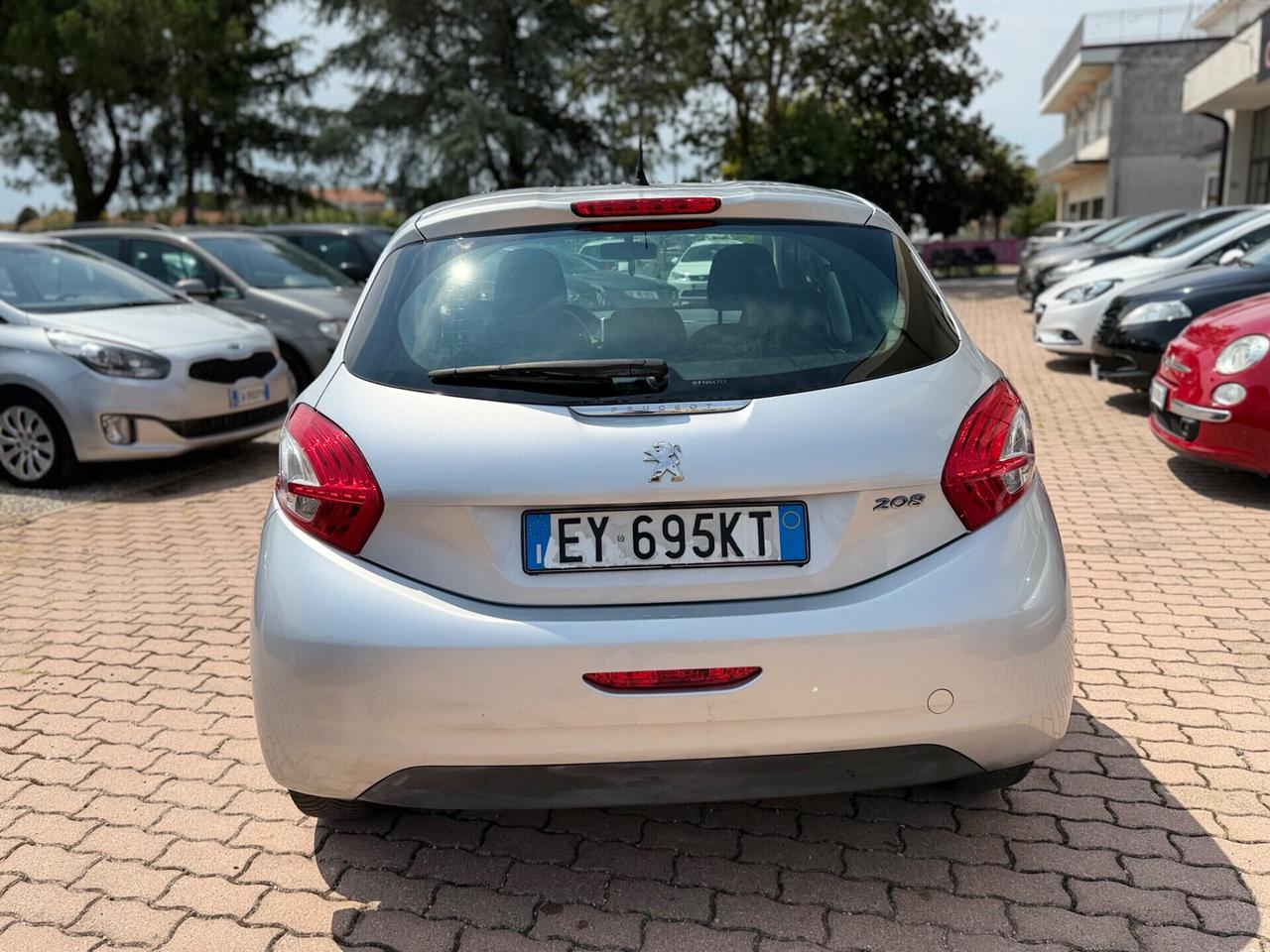 Peugeot 208 1.4 HDi 68 CV 5 porte Allure