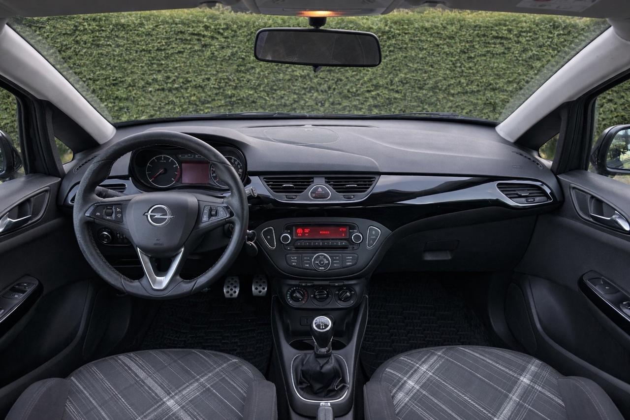 Opel Corsa 1.2 5 porte Cosmo