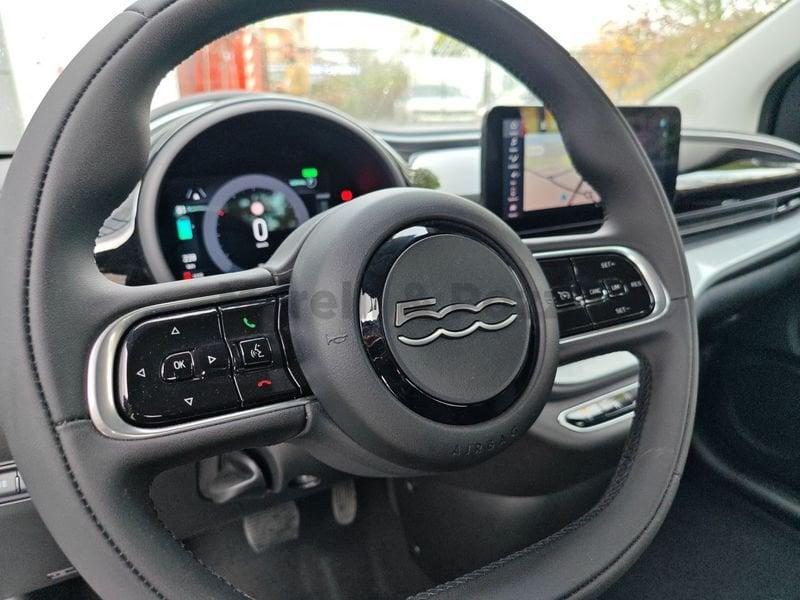 FIAT 500 500e Berlina ICON 42 kWh
