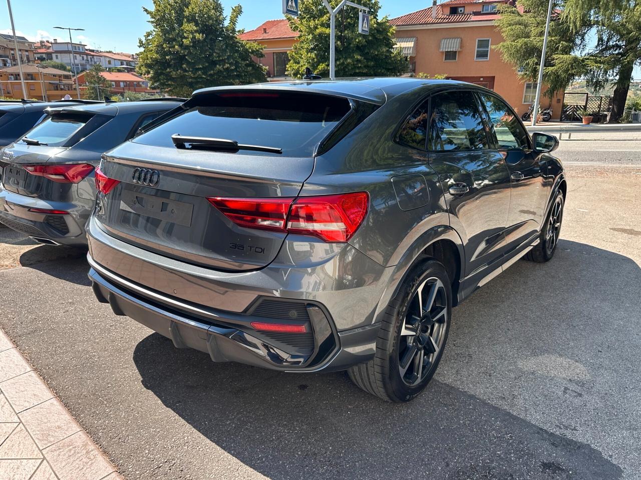 Audi Q3 SPORTBACK 35 TDI S tronic S line Edition / PELLE / R19