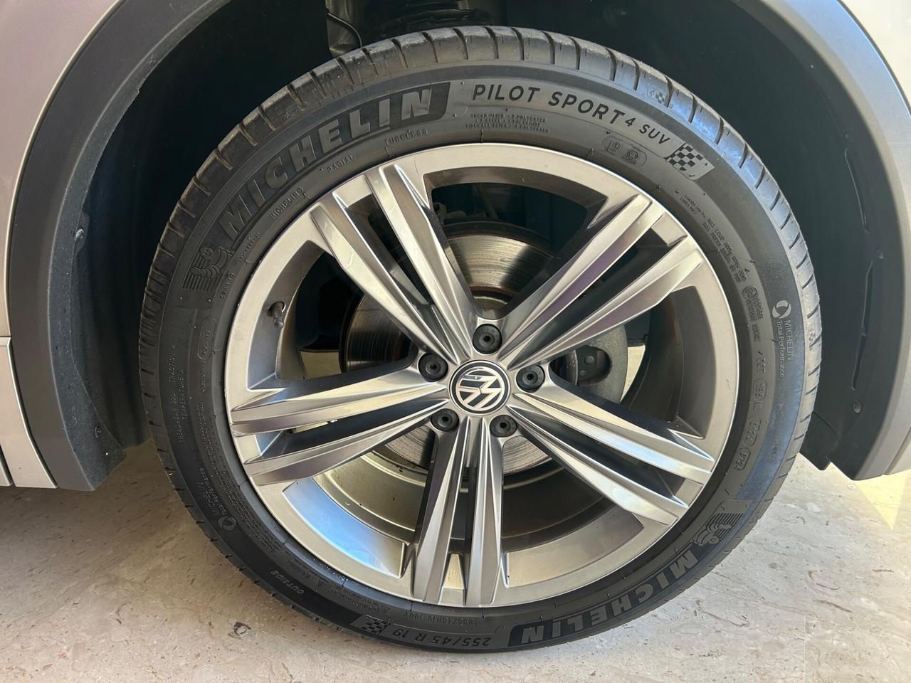 Volkswagen Tiguan 2.0 TDI R Line strafullll!!!!