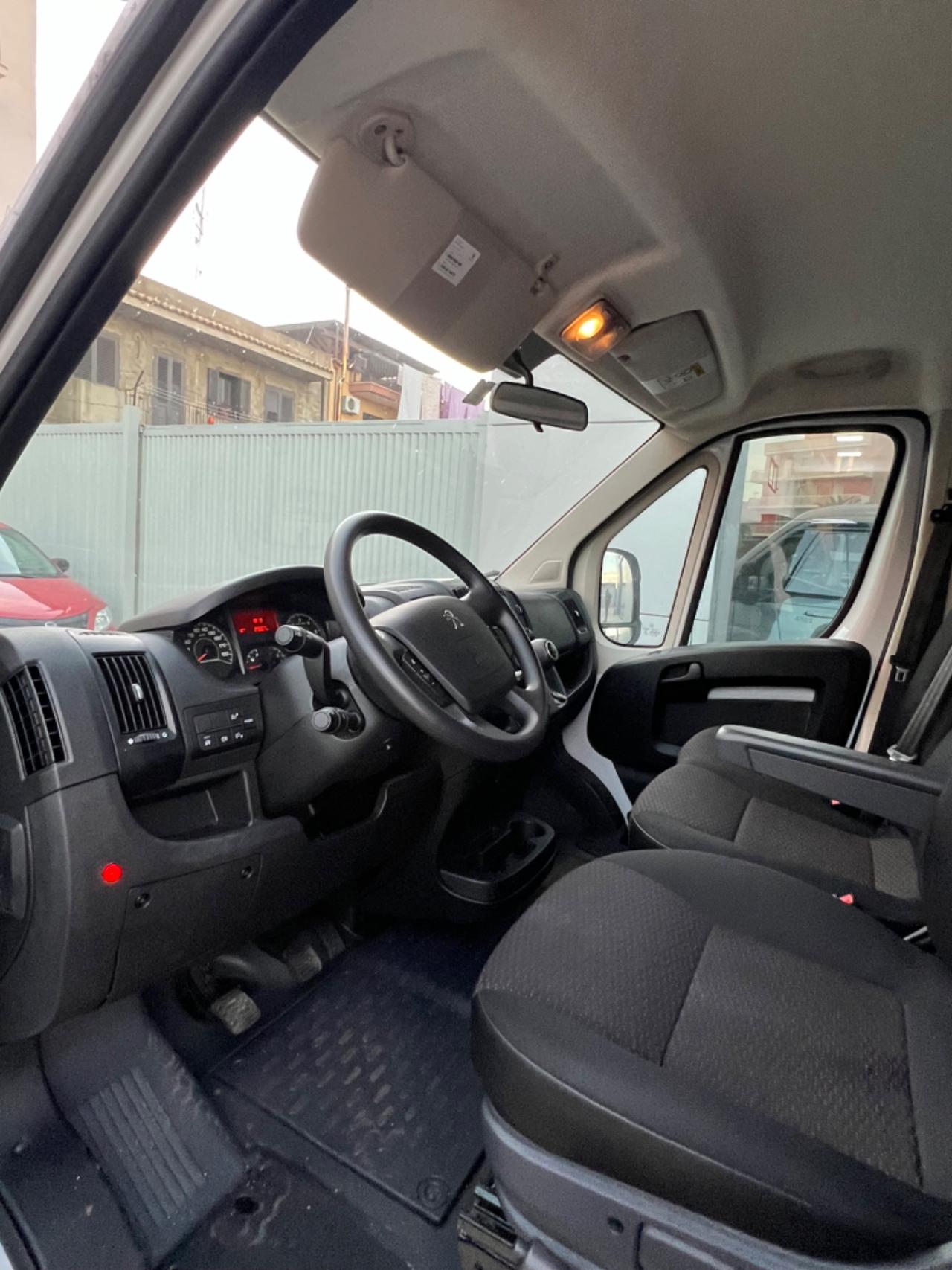 Peugeot Boxer 2.2 bluehdi sponda idraulica- anno 2022-km50.000- prezzo €39.900ic