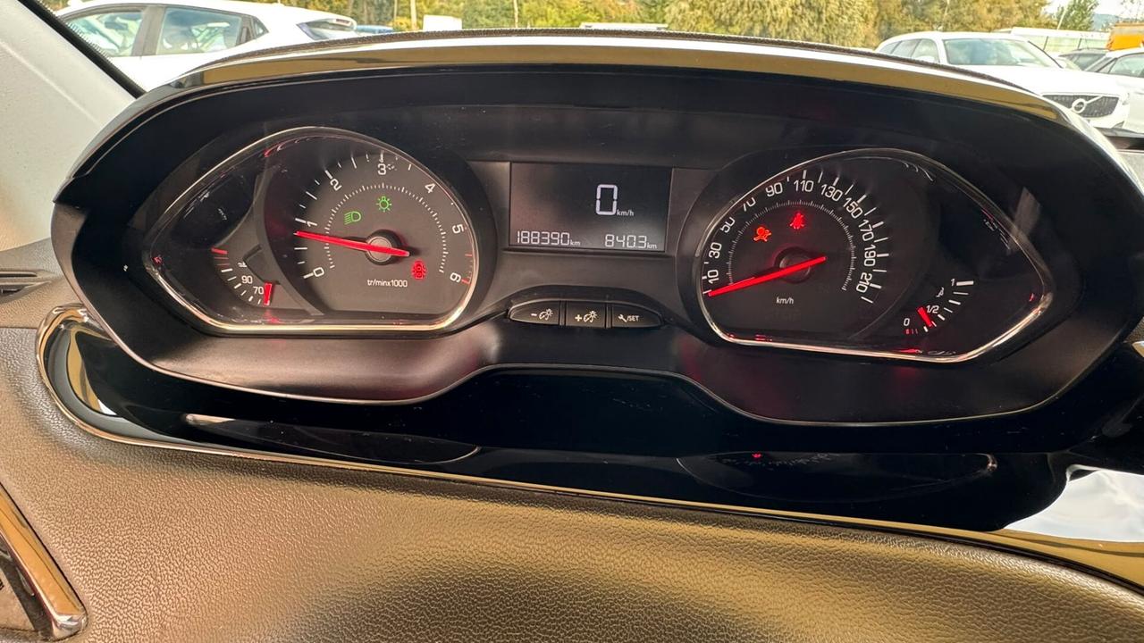 Peugeot 208 1.4 HDi 68 CV 5 porte Allure