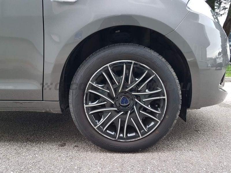 Lancia Ypsilon Ypsilon 1.0 firefly hybrid Silver s&s 70cv 5p.ti