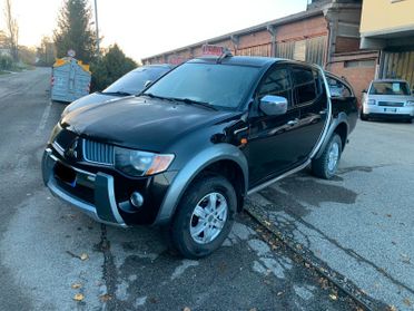 Mitsubishi L200 doppia cabina-5 posti-130000 km-gancio traino- full gls targhet-copricassone