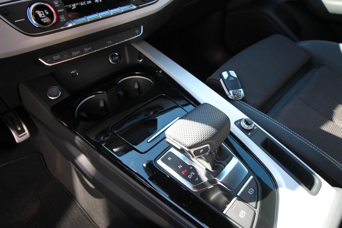 Audi A4 Avant 40 TDI quattro S line edition 2024