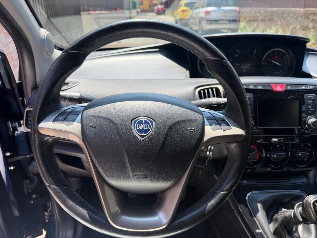 Lancia Ypsilon 1.2 69 CV 5 porte Silver