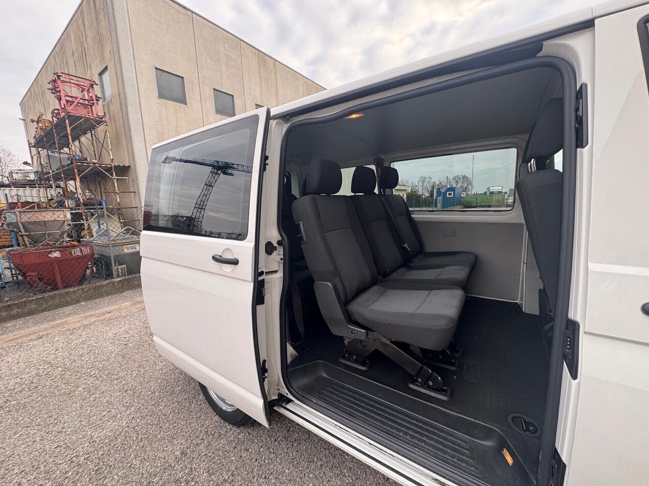 Volkswagen Transporter 2.0 TDI 9 posti