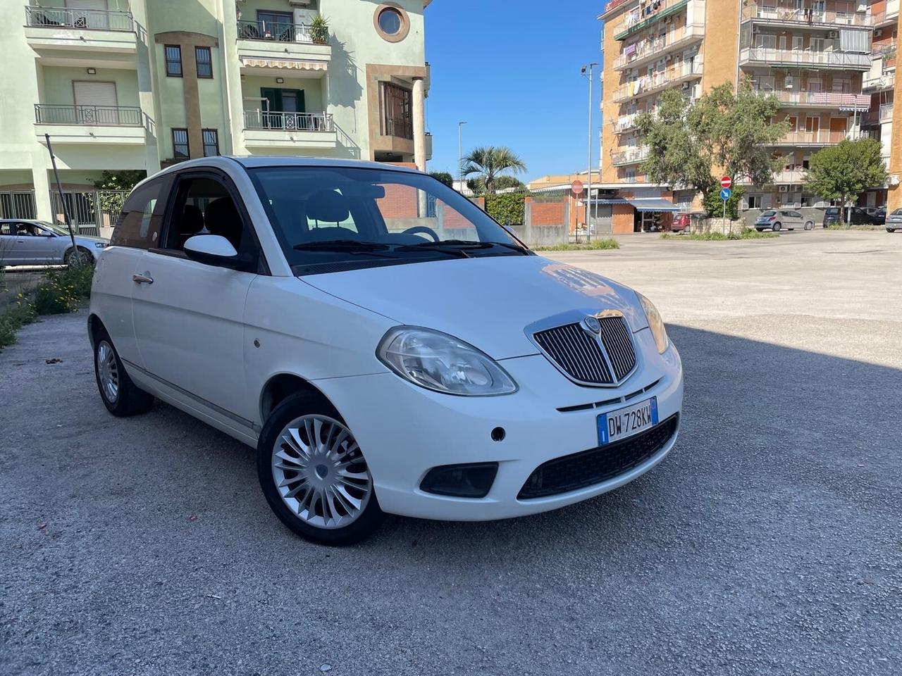 Lancia Ypsilon 1.4 Argento Ecochic GPL
