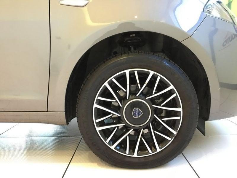 Lancia Ypsilon 1.0 FireFly 5 porte S&S Hybrid Platino