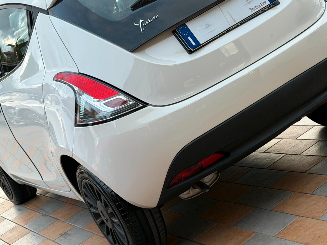 Lancia Ypsilon 1.2 69 cv. ELEFANTINO BLU