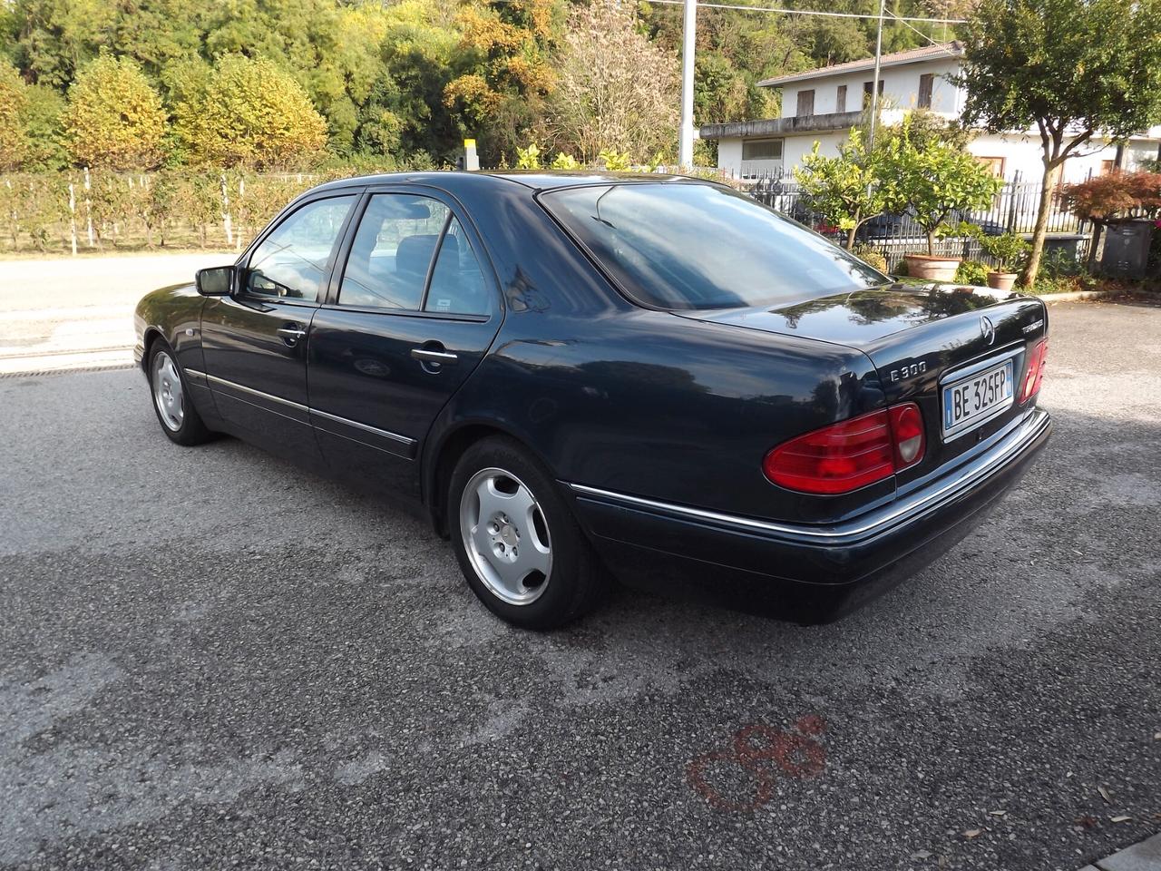 Mercedes-benz E 300 turbodiesel cat Avantgarde ASI