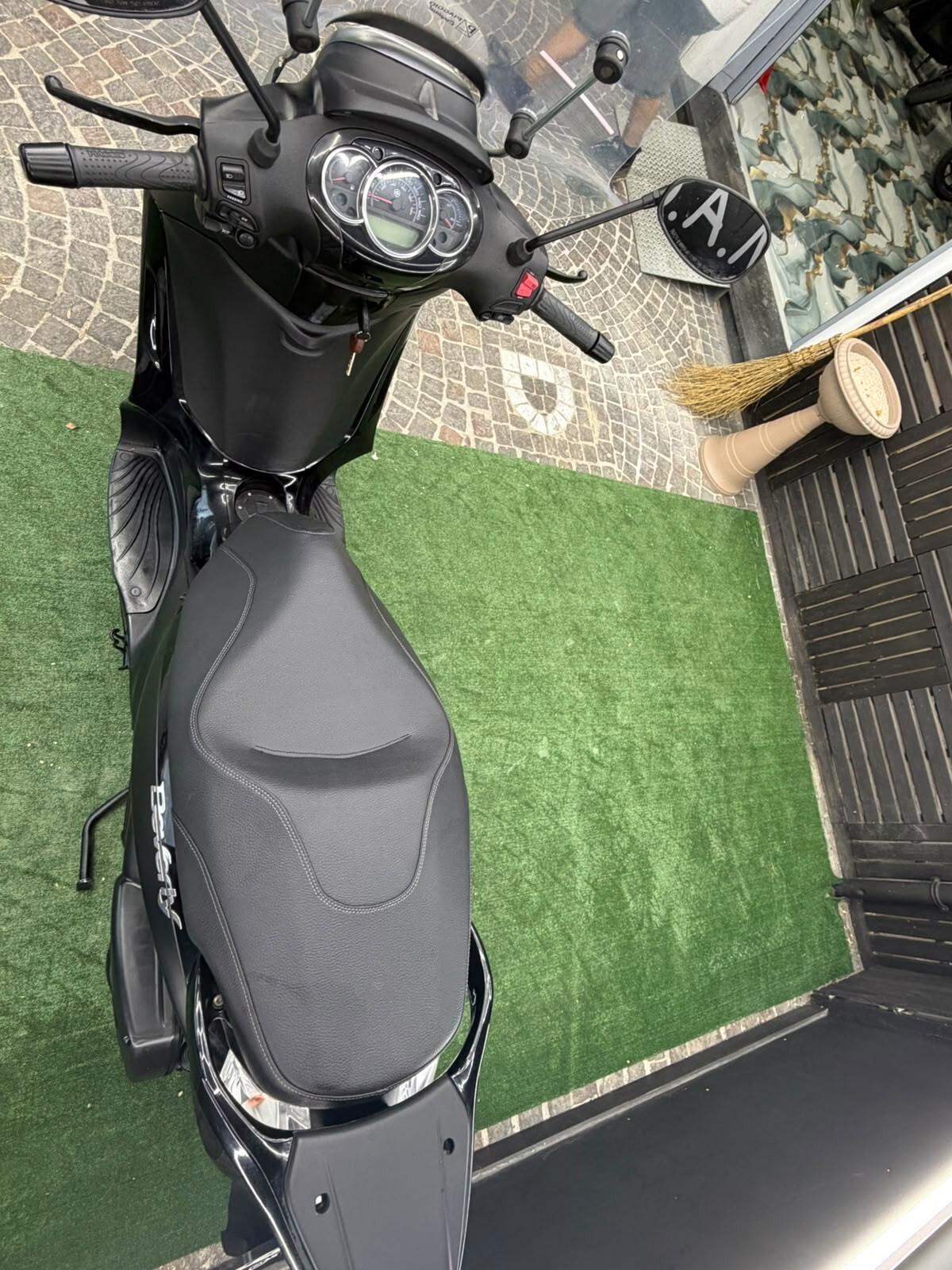 Piaggio Beverly 300 police