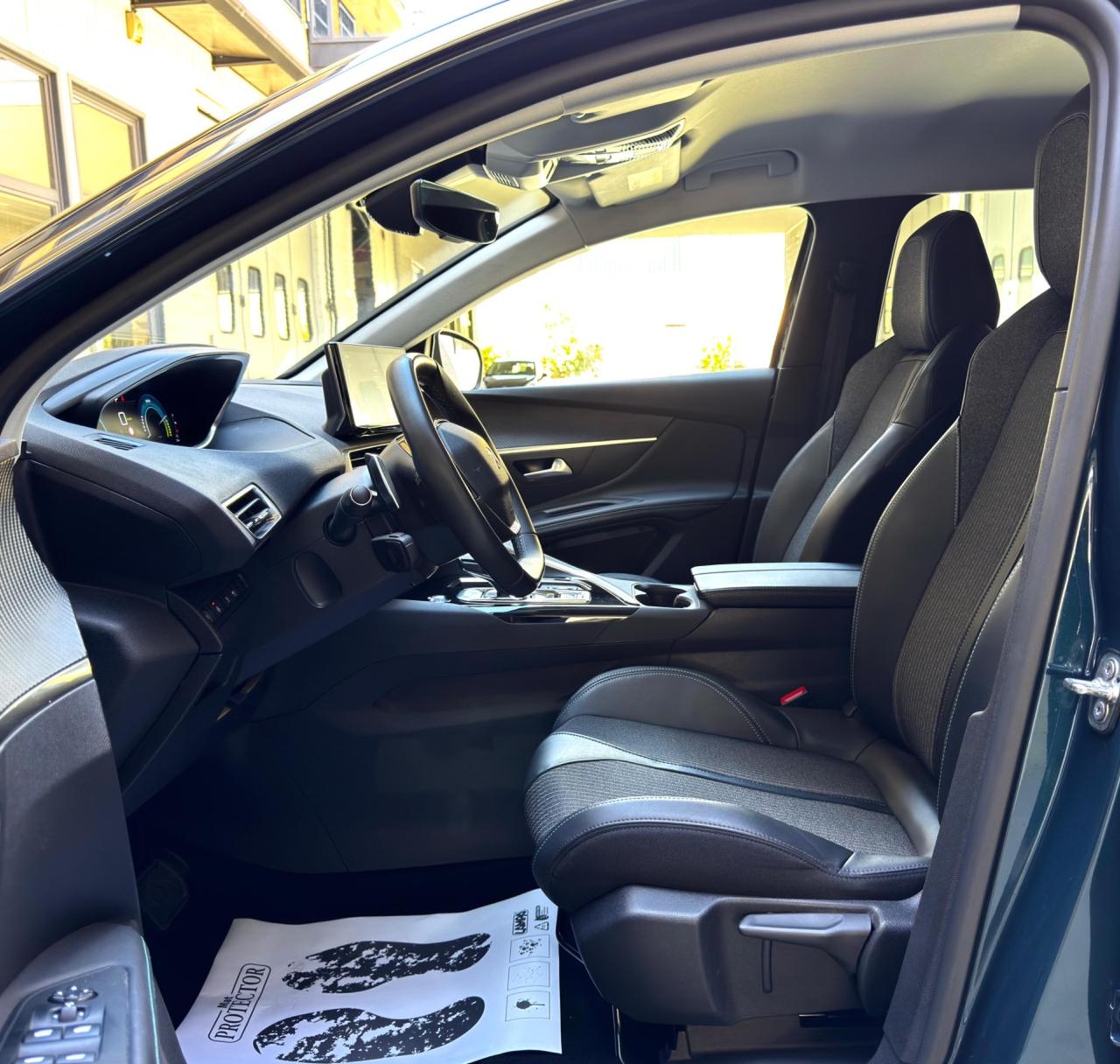 Peugeot 3008 Hybrid 225 e-EAT8 Allure