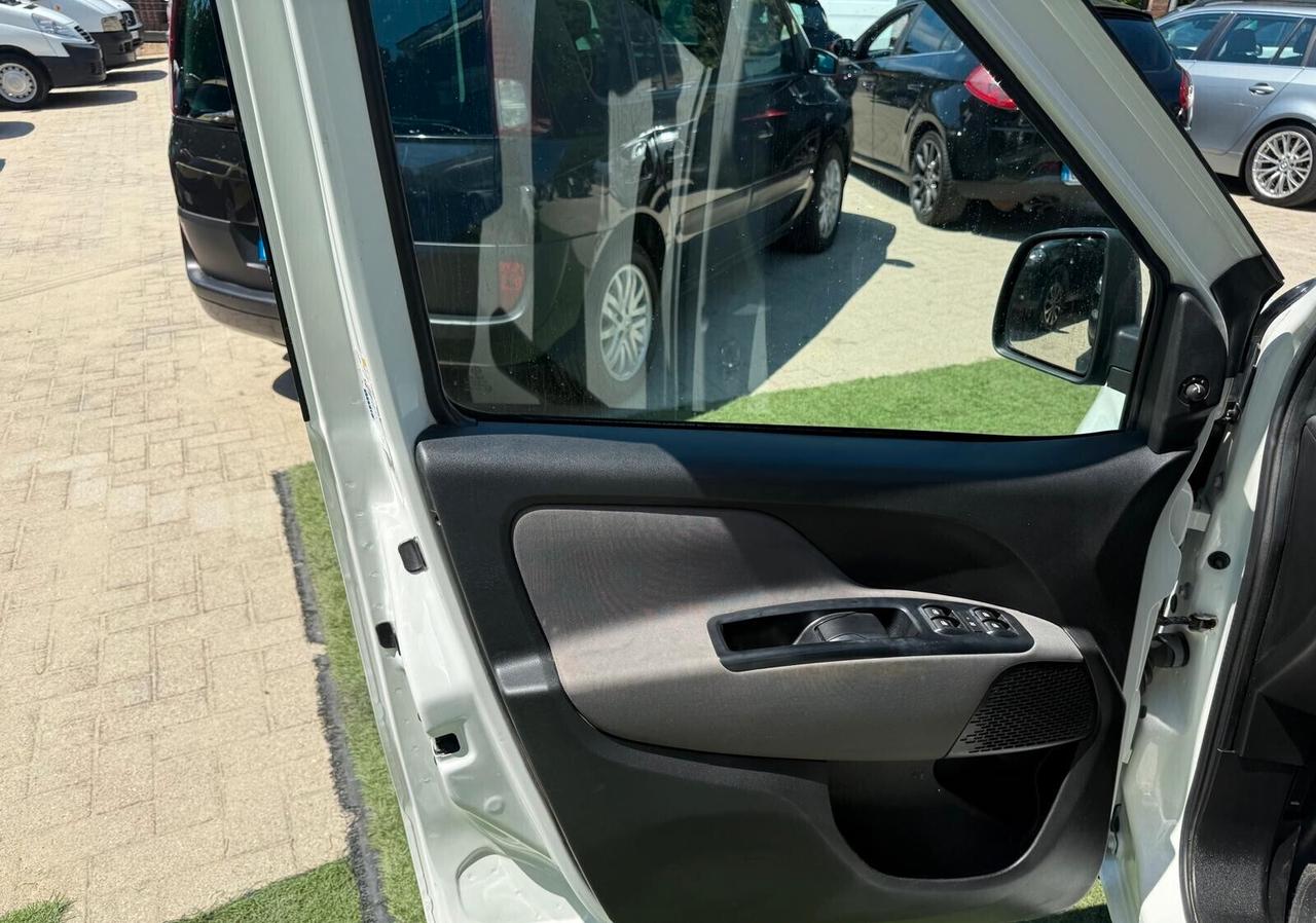 Fiat Doblò 1.6 MJT 16V 120CV / con PEDANA PER CARROZZINA