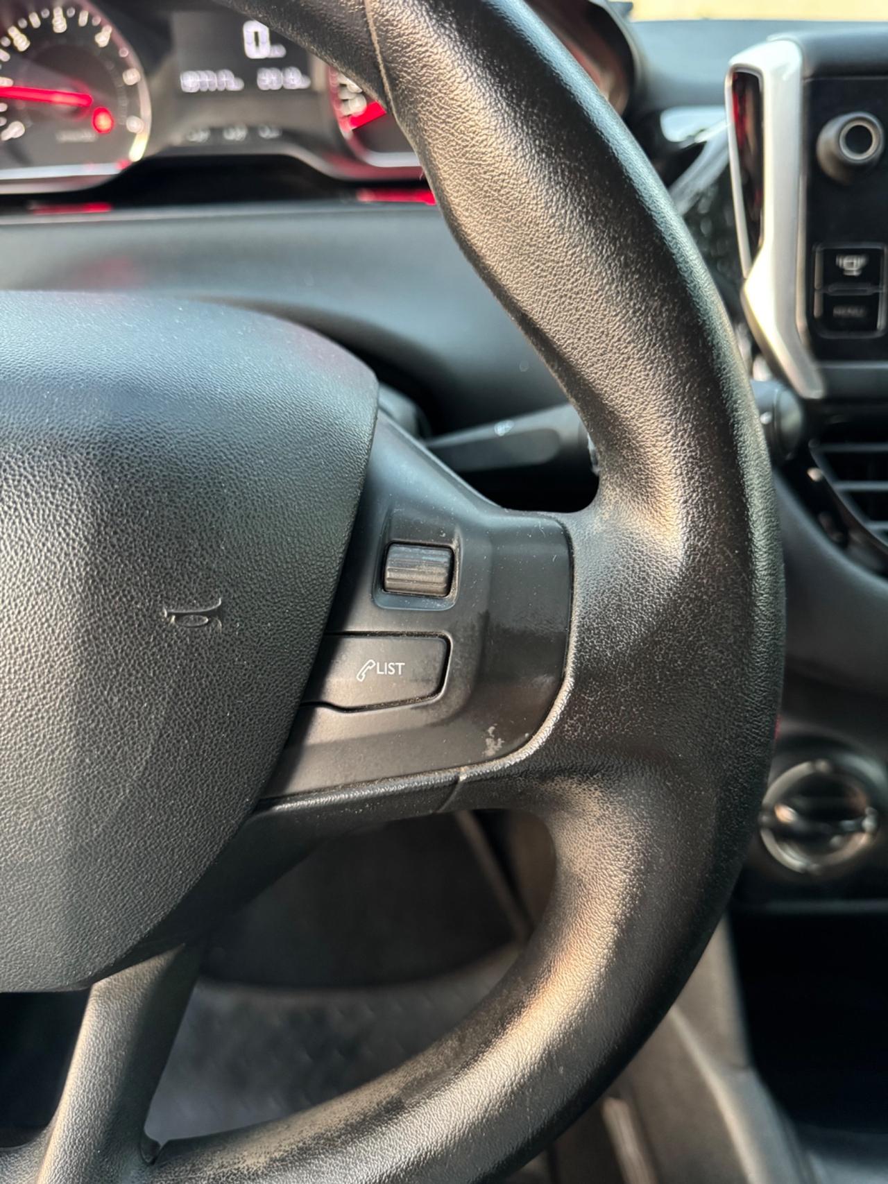 Peugeot 208 1.4 HDi LEGGI DESCRIZIONE