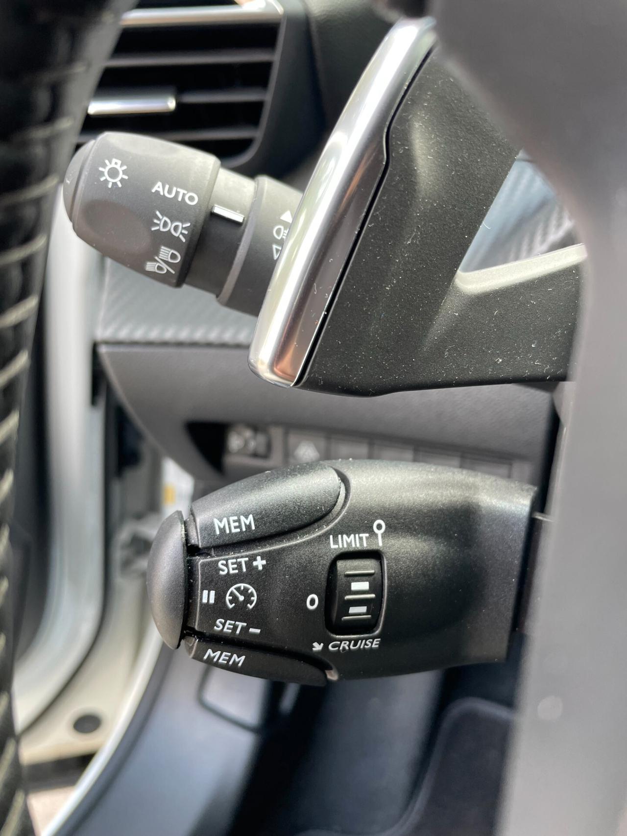 PEUGEOT 2008 BlueHDi 130 S&S EAT8 ALLURE