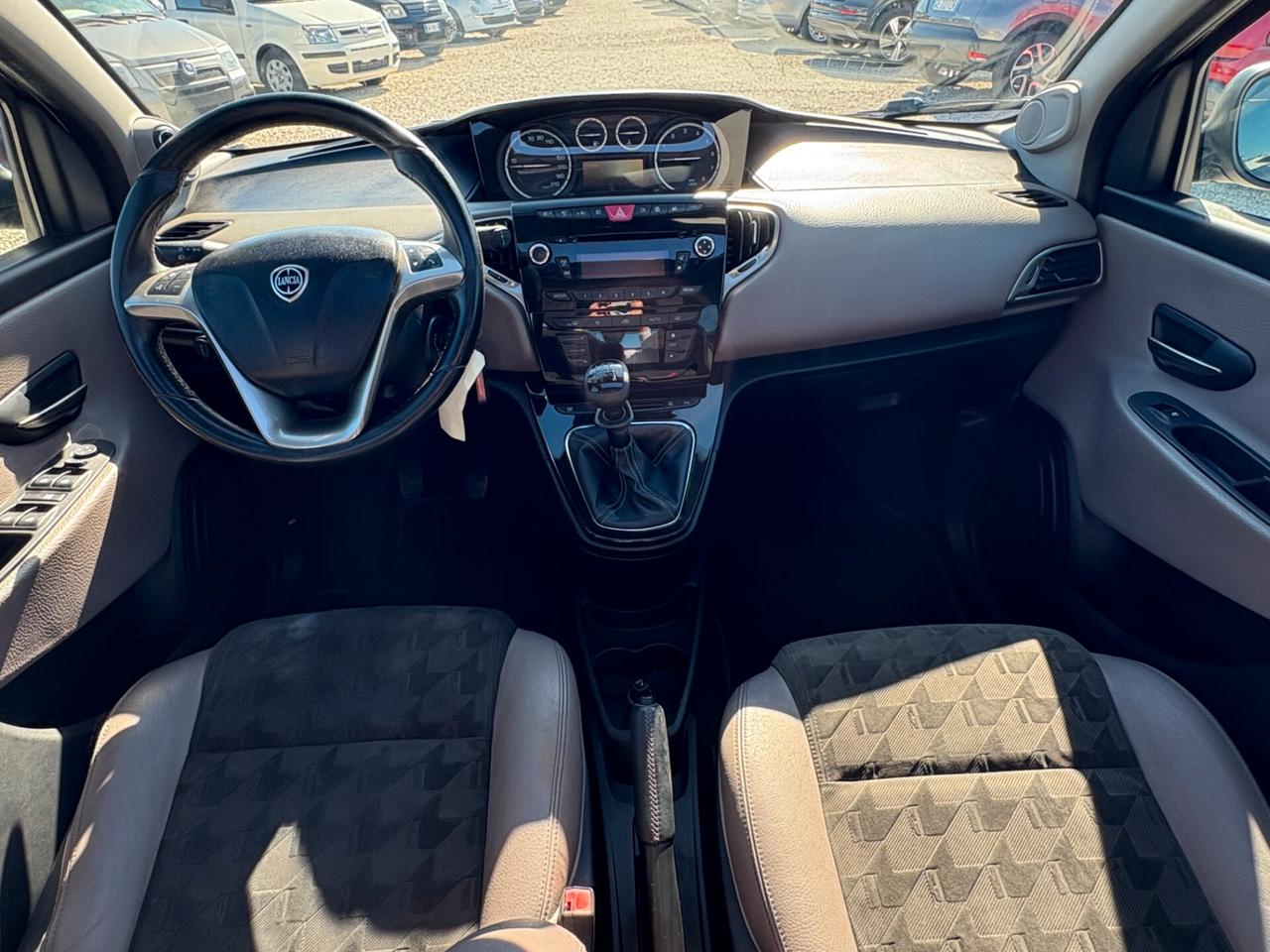 Lancia Ypsilon 1.2 69 CV 5 porte Platinum TETTO APRIBILE