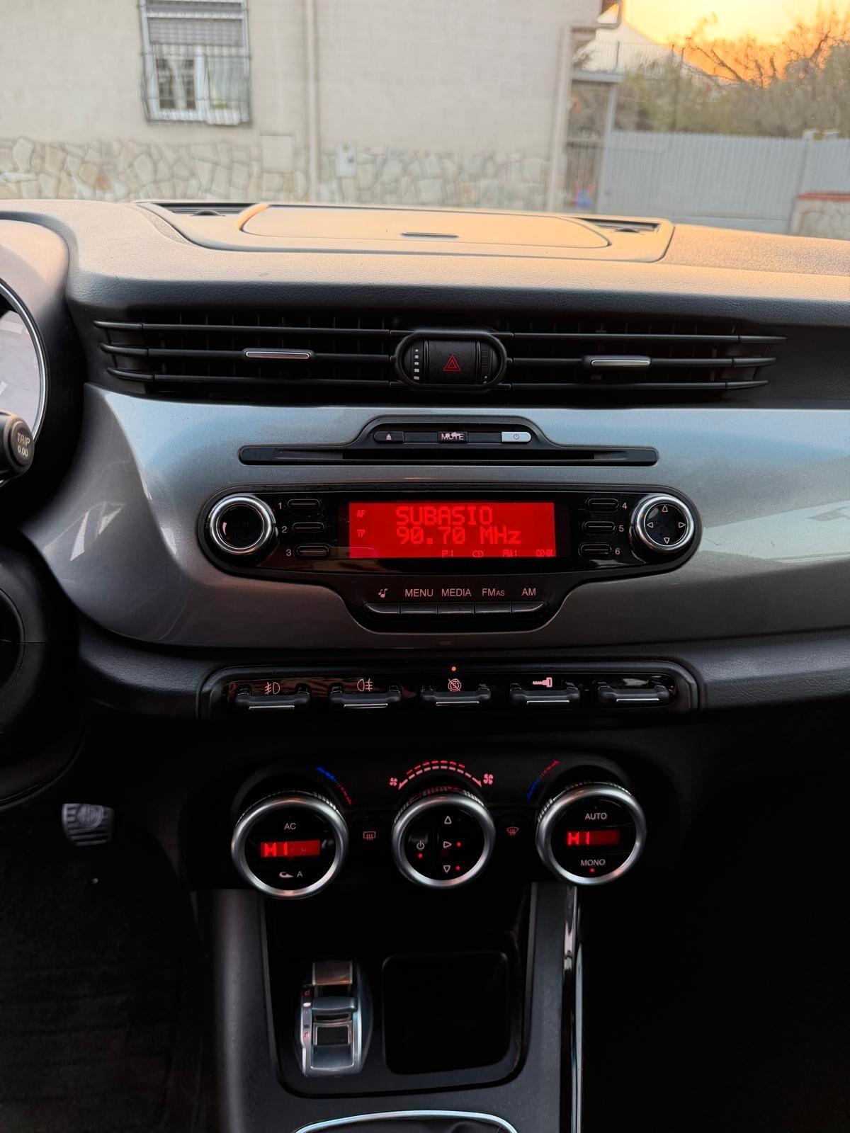 Alfa Romeo Giulietta 1.6 JTDm-2 105 CV Distinctive-2010