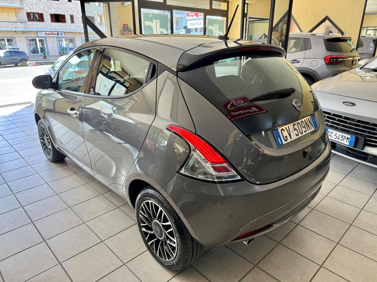 Lancia Ypsilon 1.0 FireFly 5 porte S&S Hybrid Platino