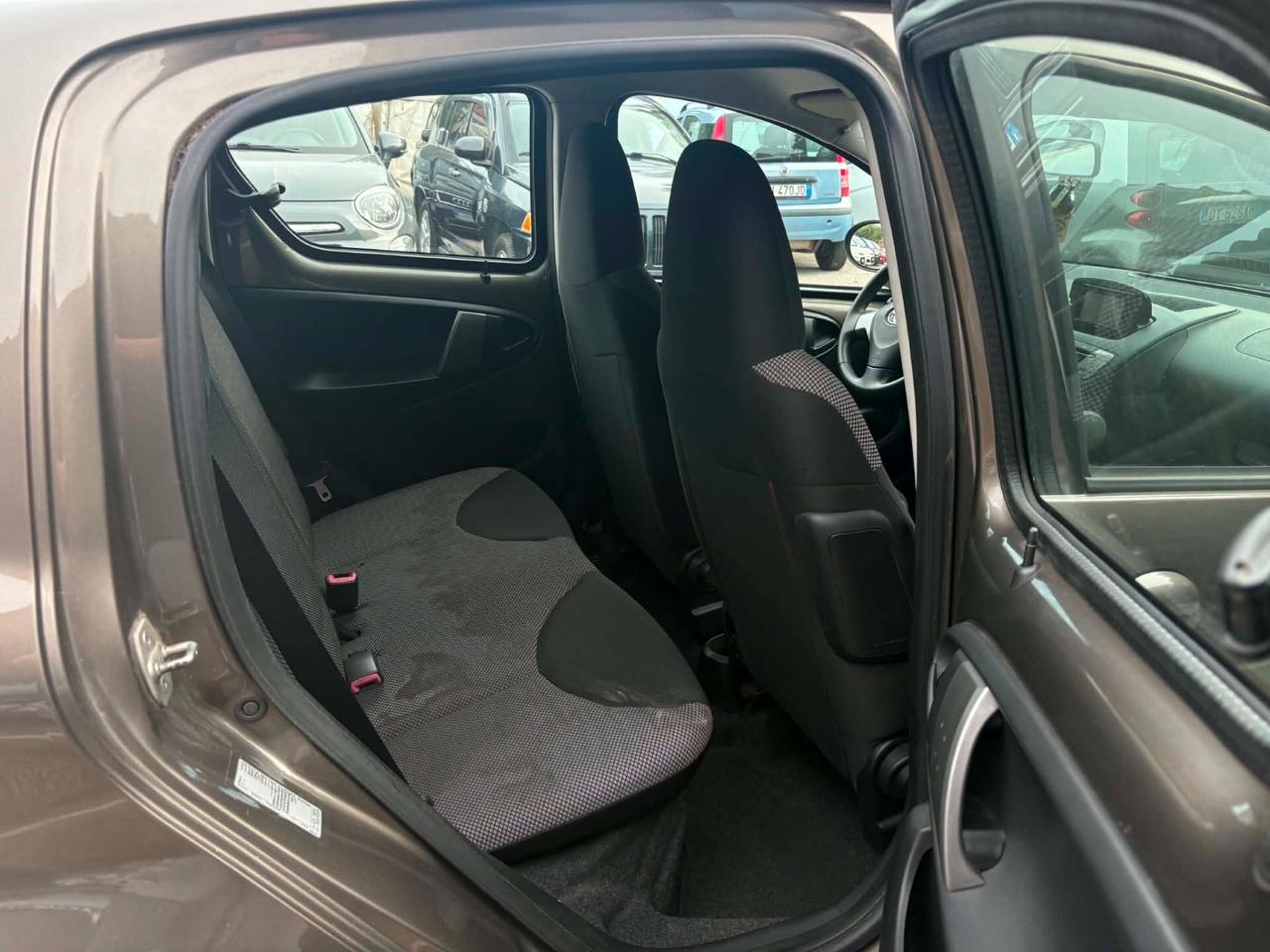 Toyota Aygo 1.0 12V VVT-i 5 porte Lounge Connect MMT