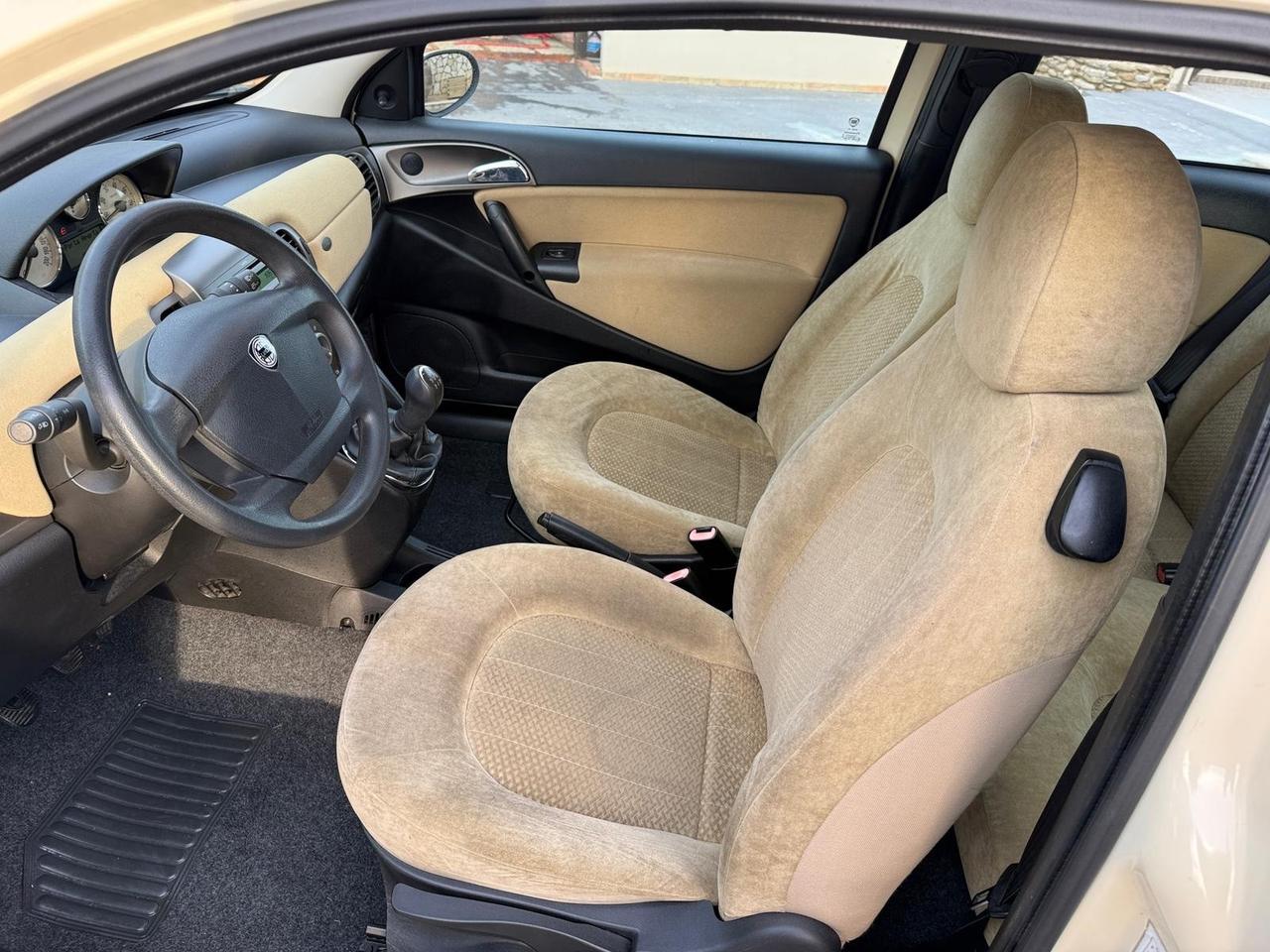 Lancia Ypsilon 1.3 MJT 75 CV Platino