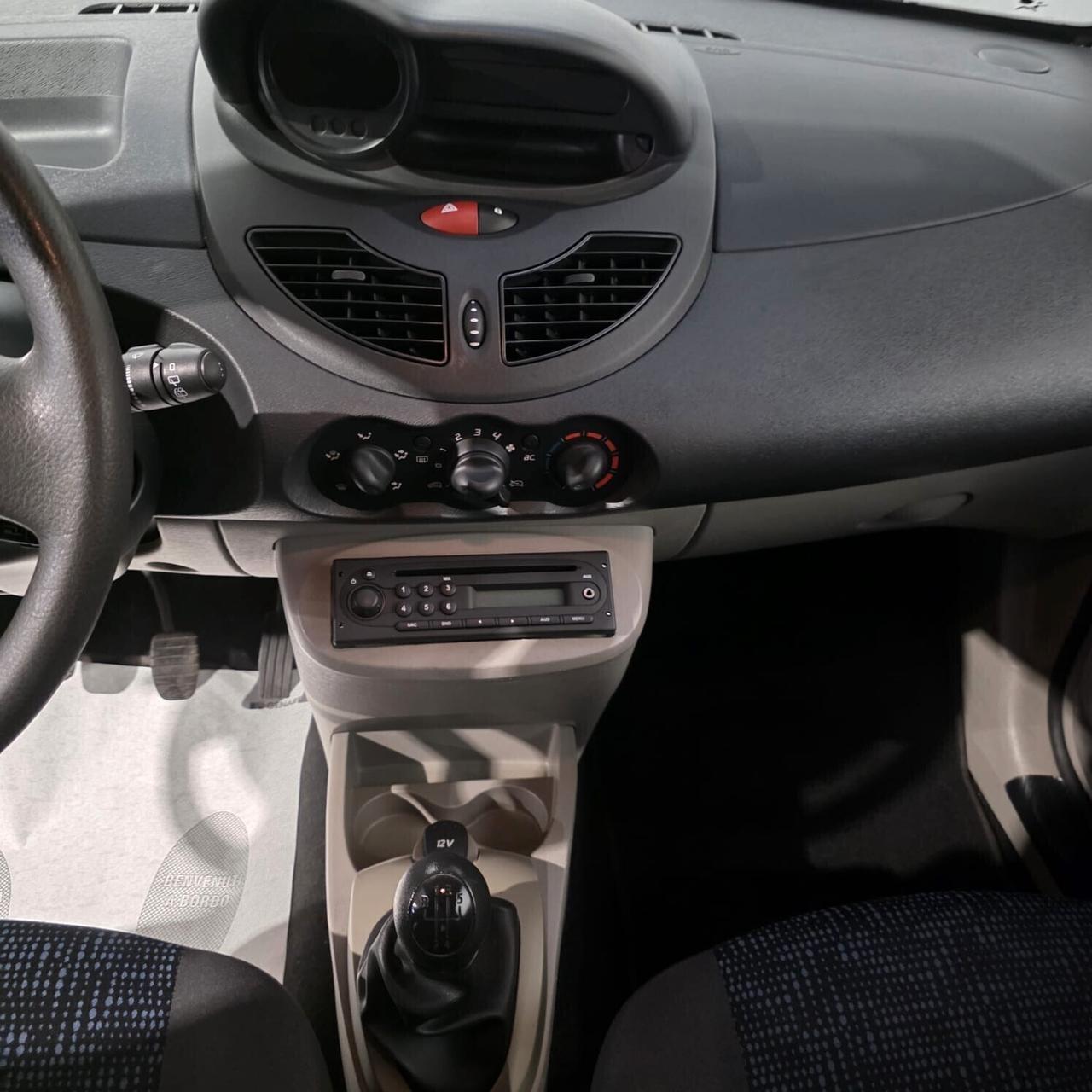 Renault Twingo 1.2 benzina PARI AL NUOVO+NEOPATENTATI+SUBWOOFER DI SERIE