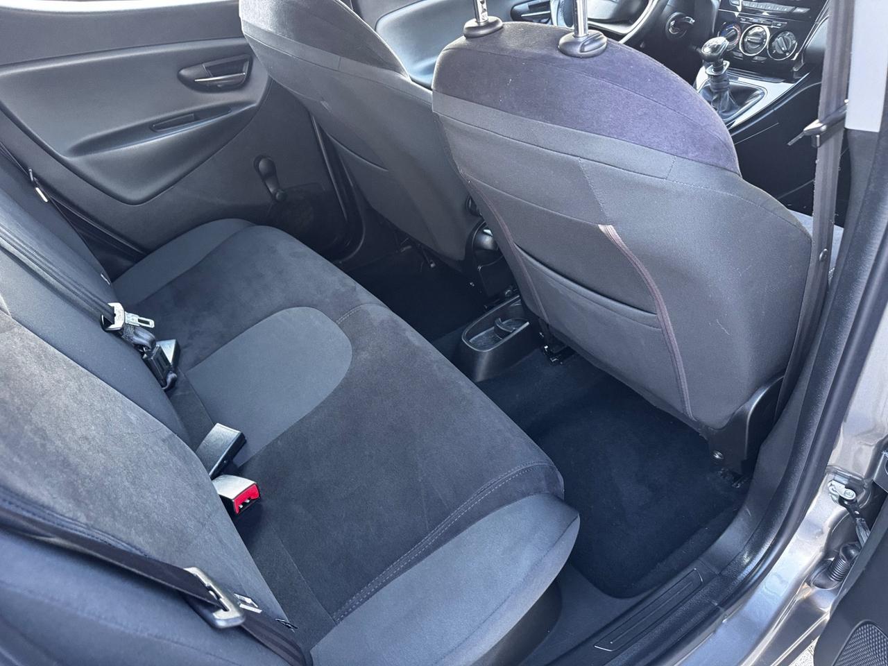 Lancia Ypsilon 1.2 69 CV 5 porte Platinum neopatentati