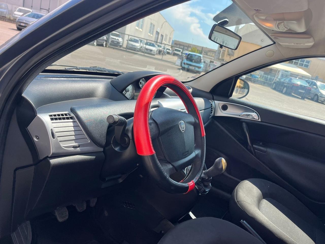 Lancia Ypsilon 1.3 MJT 75 CV Unyca