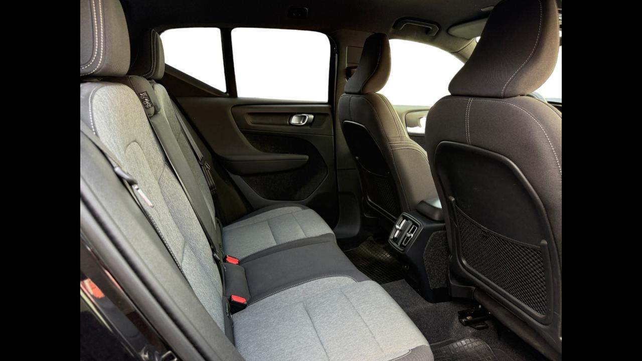 VOLVO XC40 Plus Black Edition B3 AUT