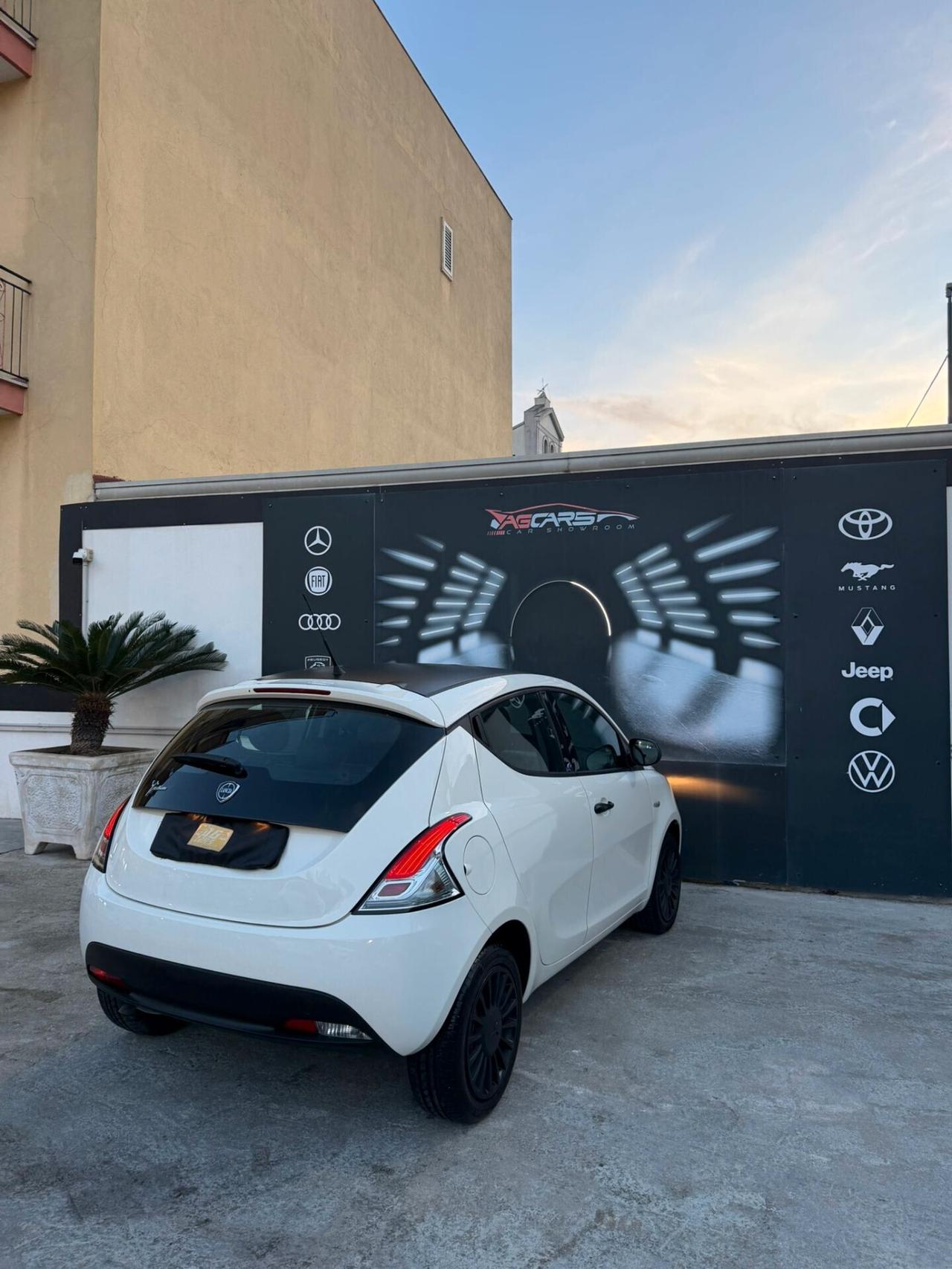 Lancia Ypsilon 1.2 69 CV 5 porte S&S Platinum