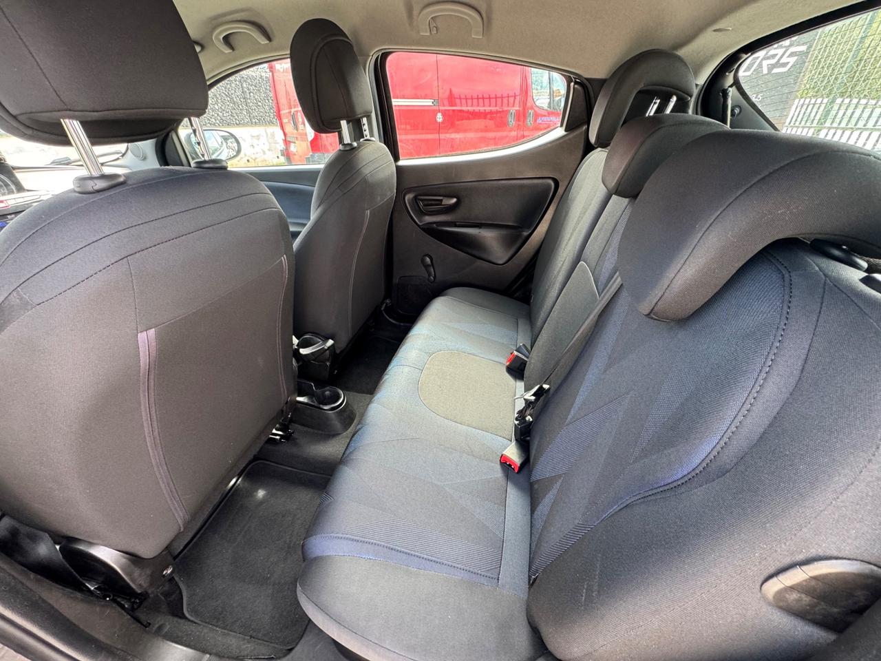 Lancia Ypsilon 1.0 Hibrid