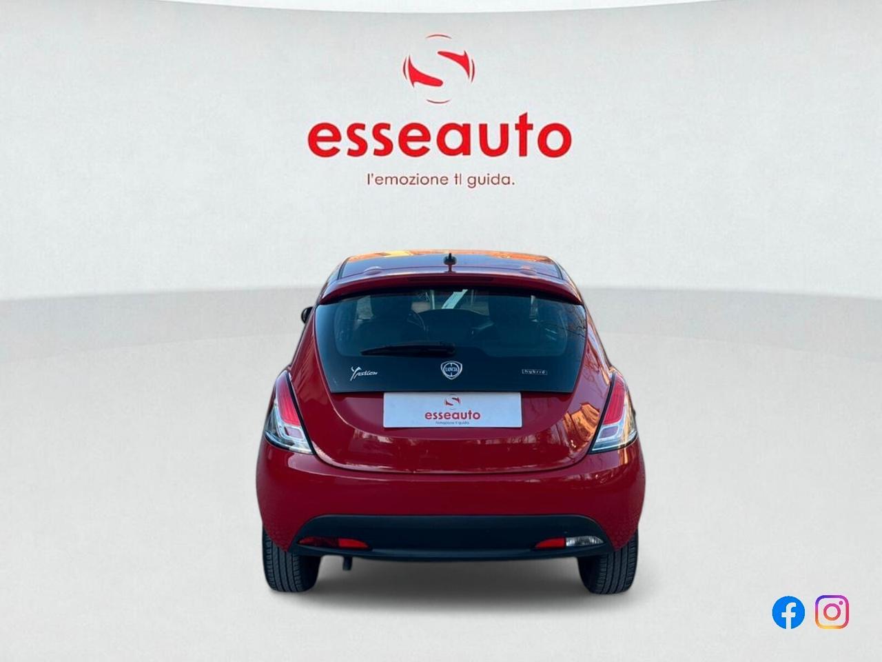 Lancia Ypsilon 1.0 FireFly 5 porte S&S Hybrid Ecochic Silver