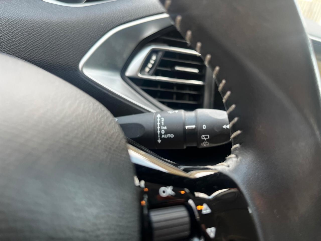 Peugeot 308 BlueHDi 130 S&S Business