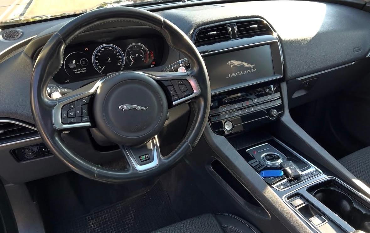 Jaguar F-Pace 2.0 D 180 CV 2018