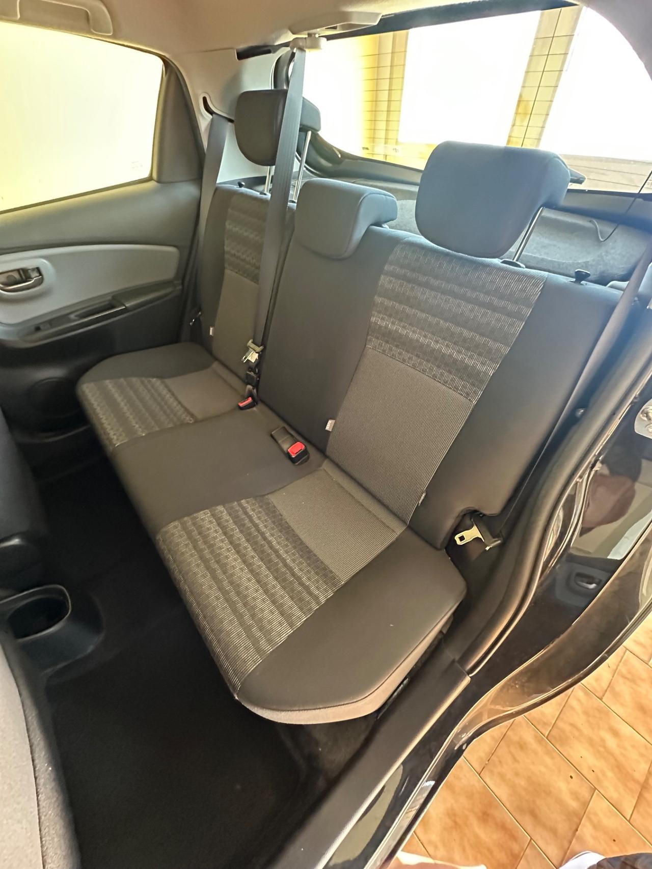 Toyota Yaris 1.0benz. Per neo patentati