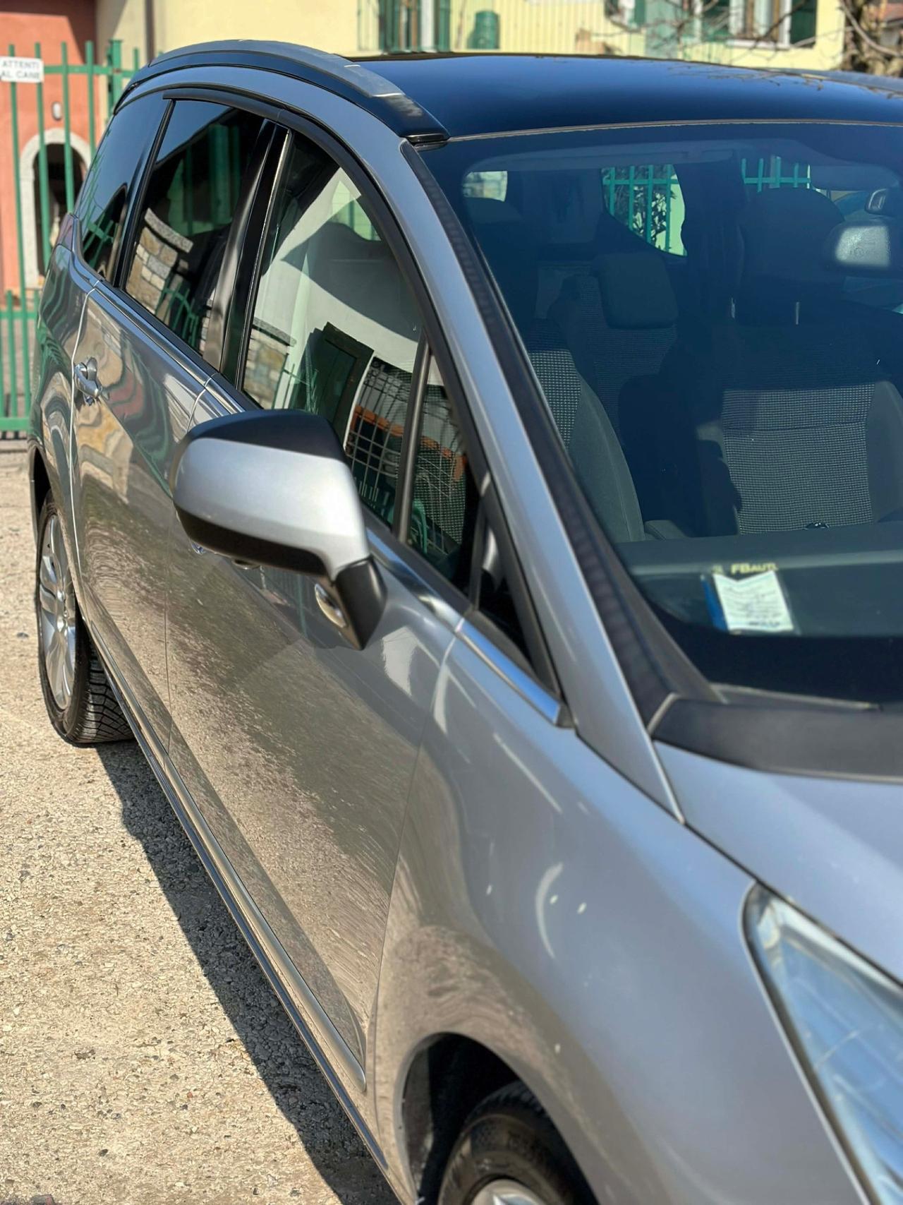 Peugeot 5008 1.6 HDi 115CV ALURE 7 POSTI TETTO KMCERT GARANZ