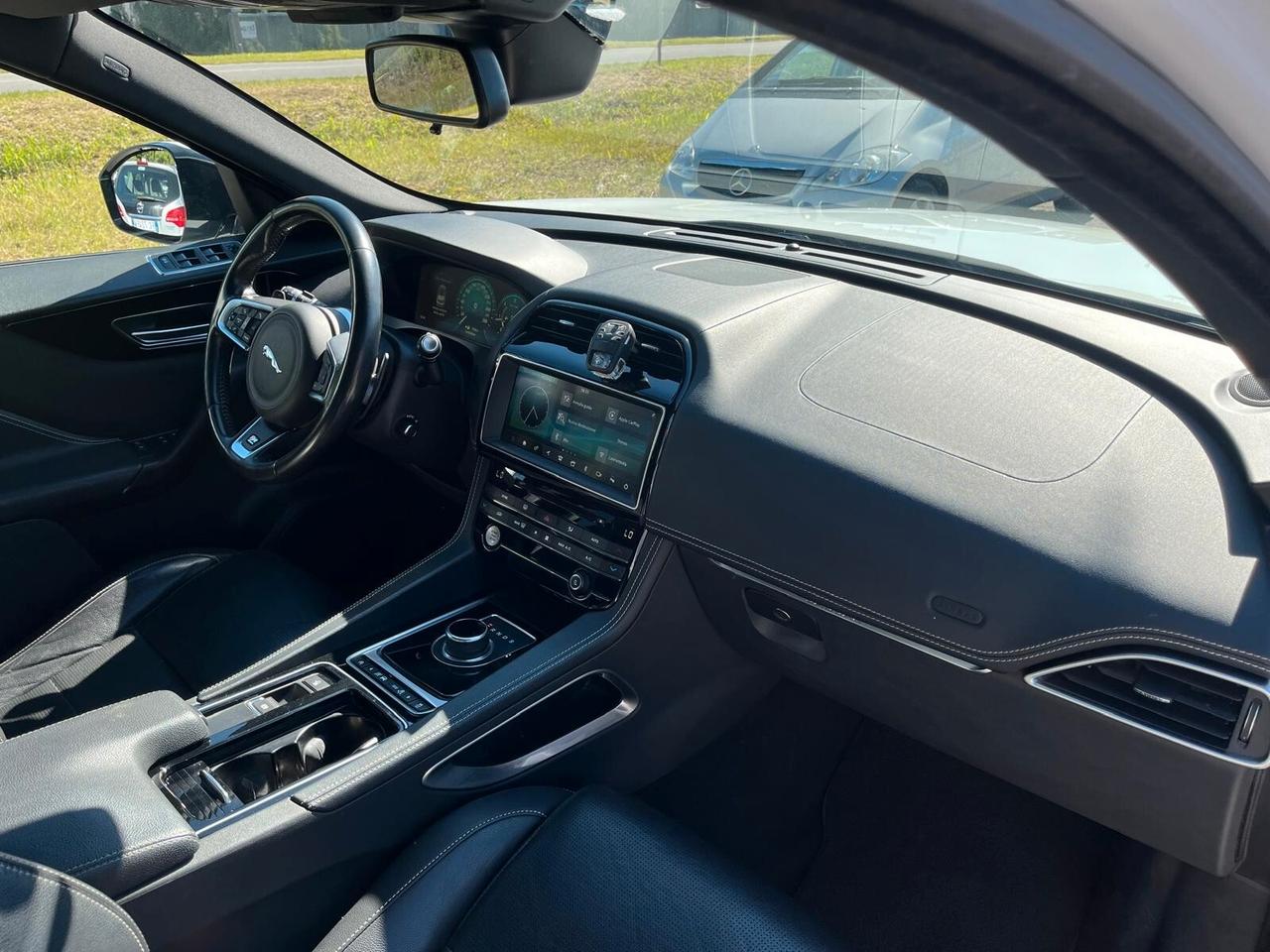 Jaguar F-Pace 2.0 D 180 CV AWD R-Sport