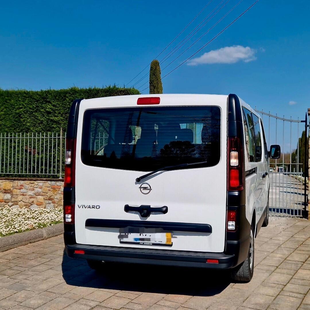 Opel Vivaro Combi 8 posti