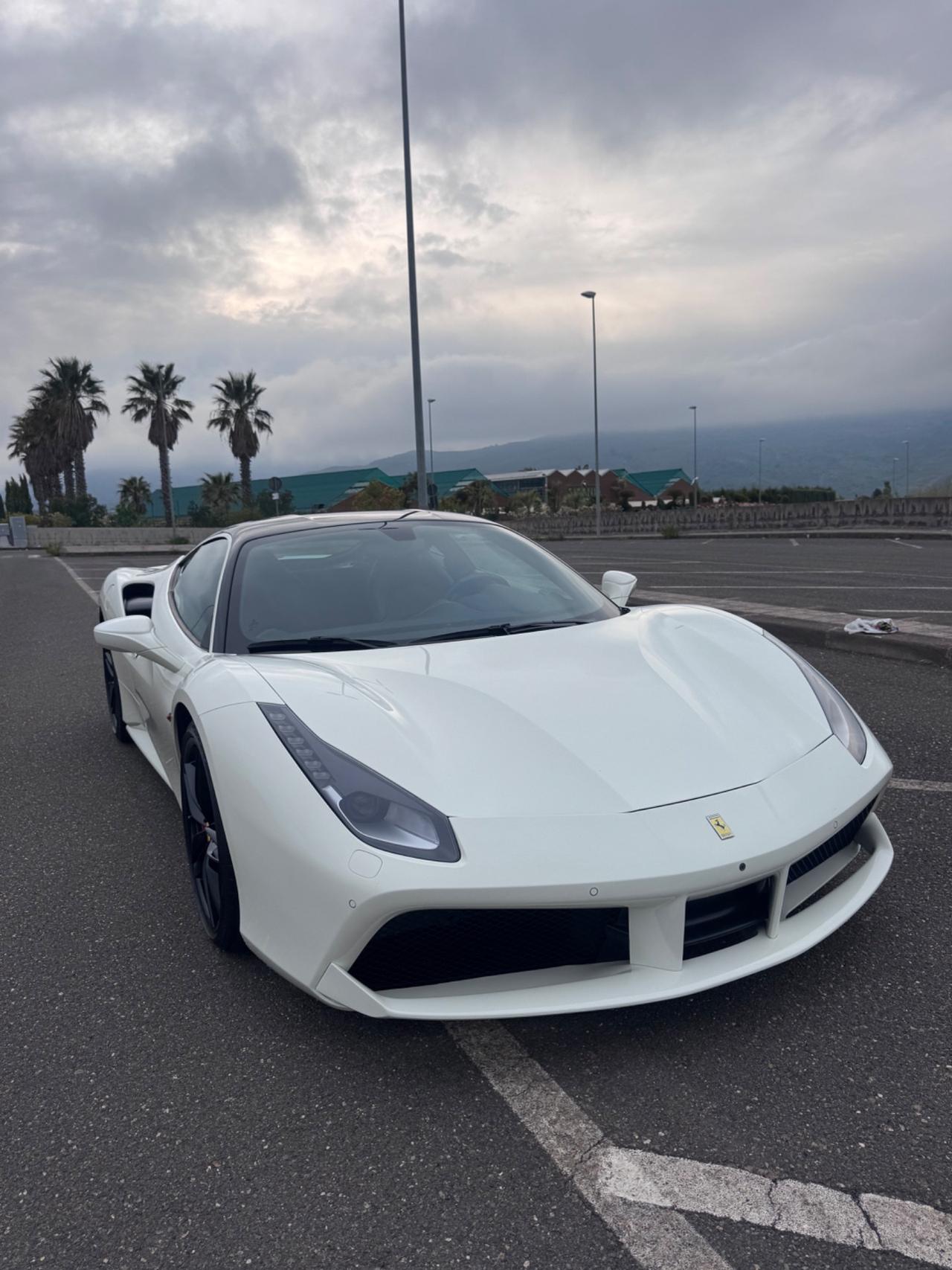 Ferrari 488 GTB PERMUTE iva book full lift carbonio
