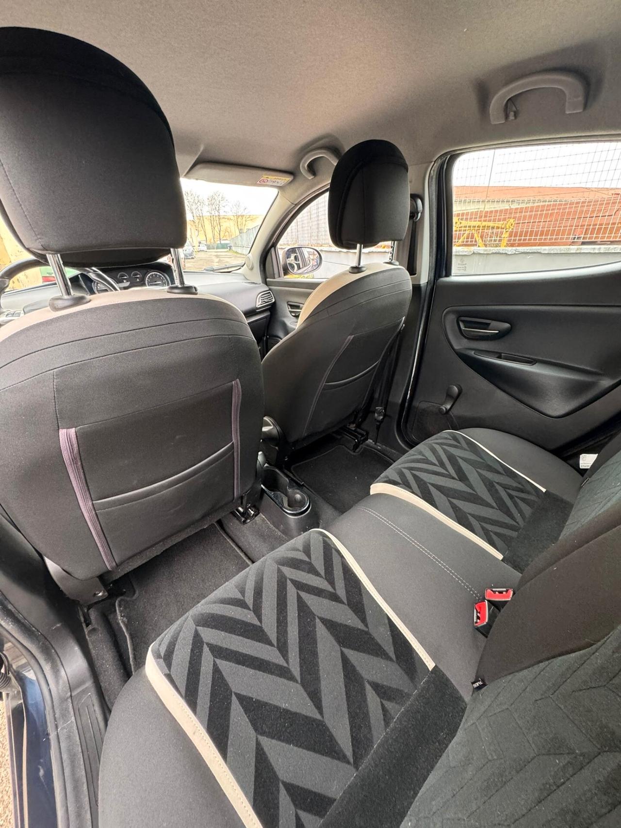 Lancia Ypsilon 0.9 TwinAir 85 CV 5 porte Metano Ecochic Platinum