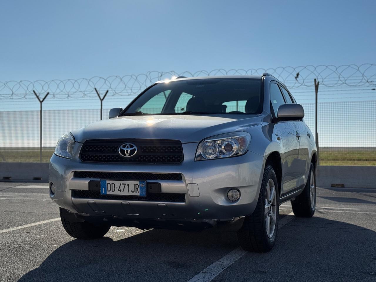 TOYOTA RAV4 2.2 D-4D 136 CV LUXURY 2006 1 PROP 12 MESI DI GARANZIA