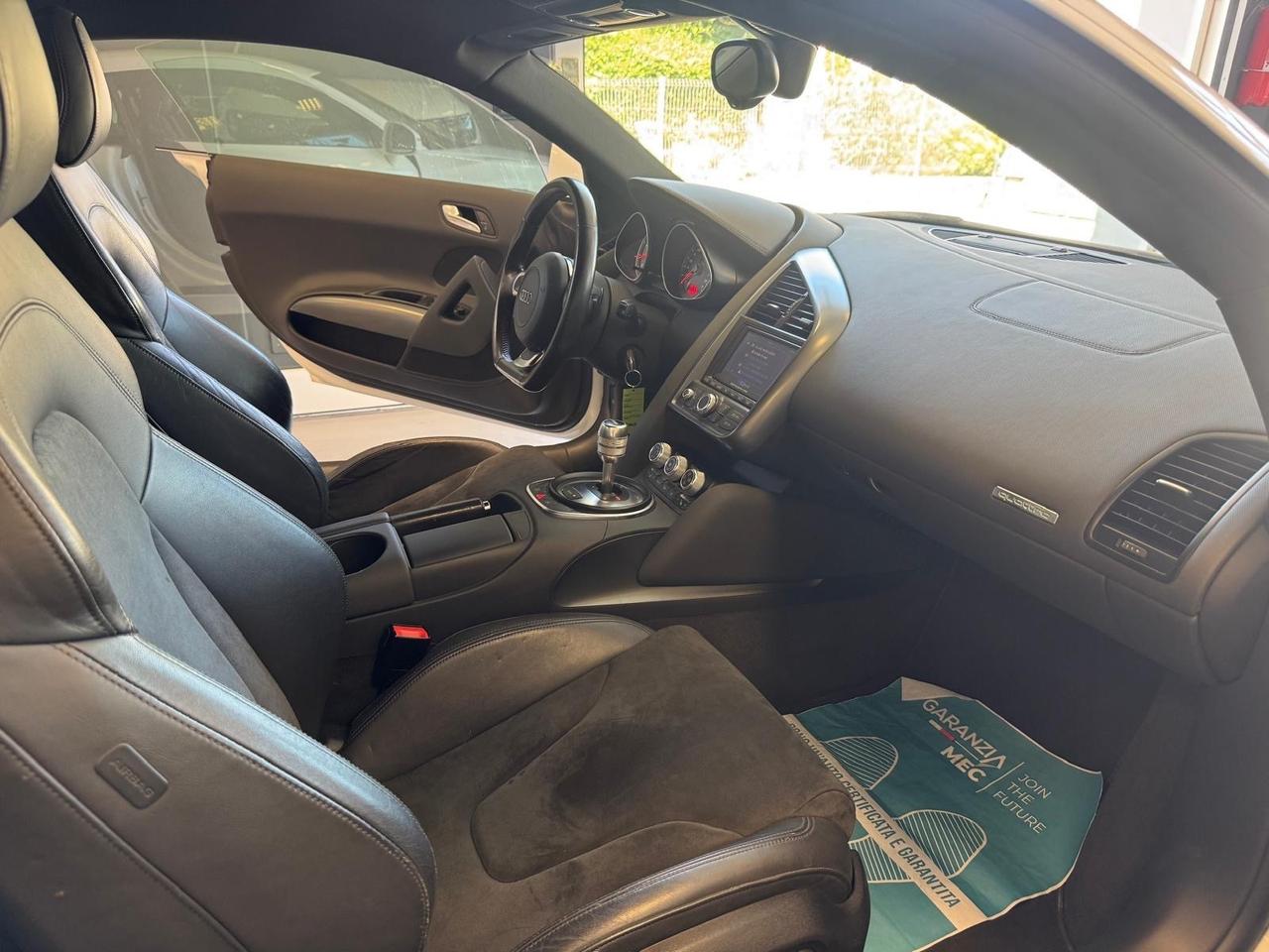 Audi R8 4.2 V8 FSI quattro R tronic