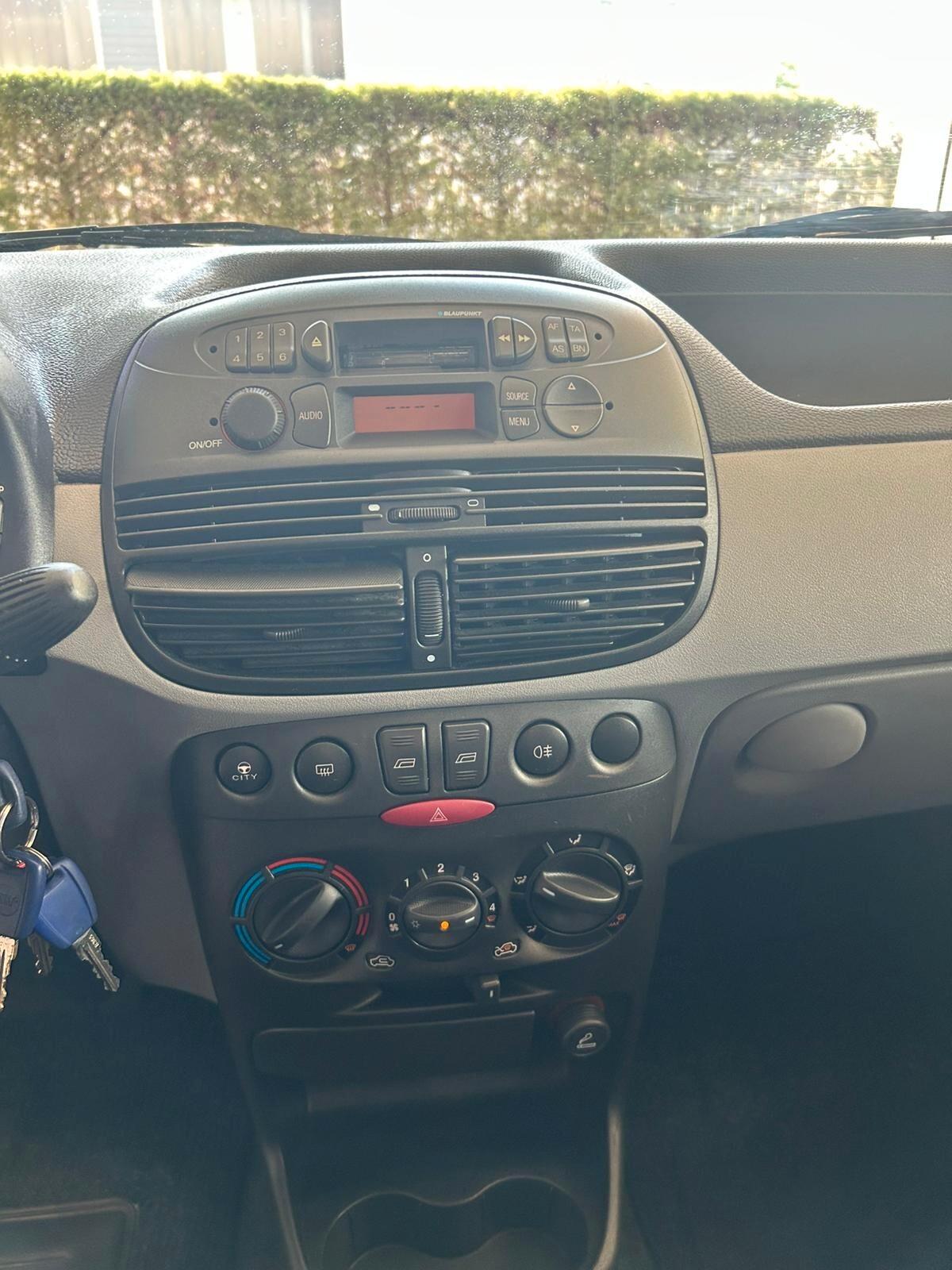 Fiat Punto 1.2i 16V soli 27000km
