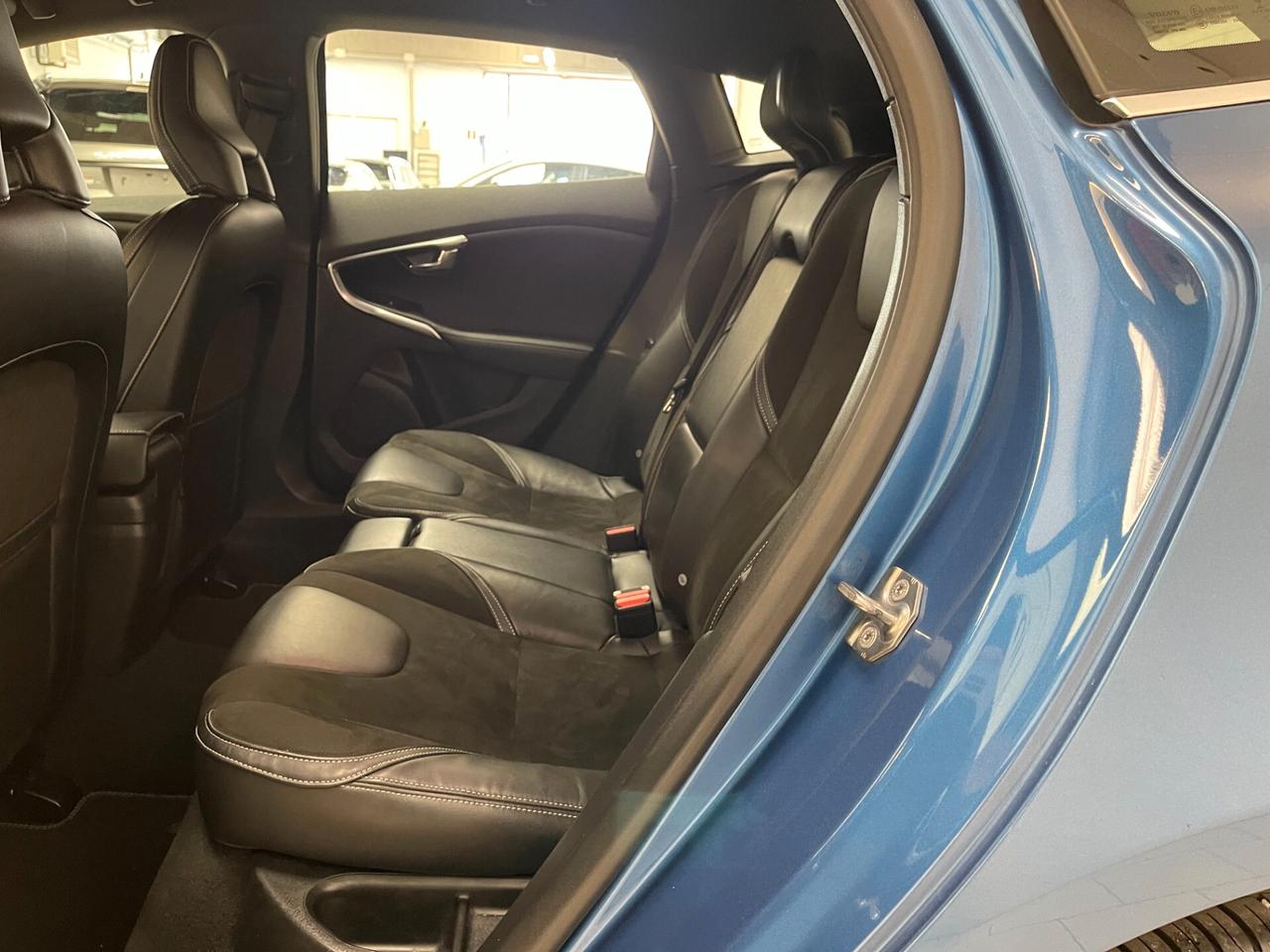 Volvo V40 Volvo V40 R-design 2.0 d2-Ok Neopatentati-LEGGI SOTTO